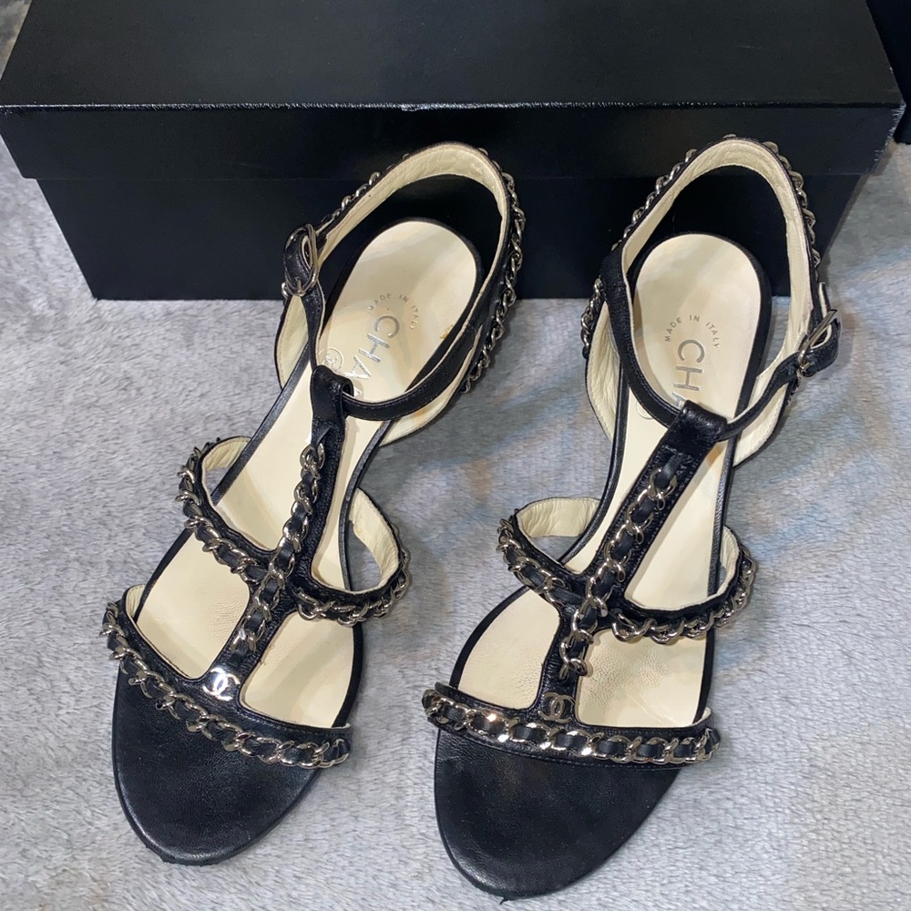 CHANEL CLASSIC CHAIN HEELED SANDALS - Picture 5 of 16
